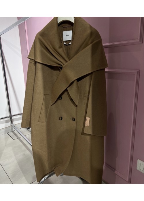 Cappotto doppiopetto con mantella