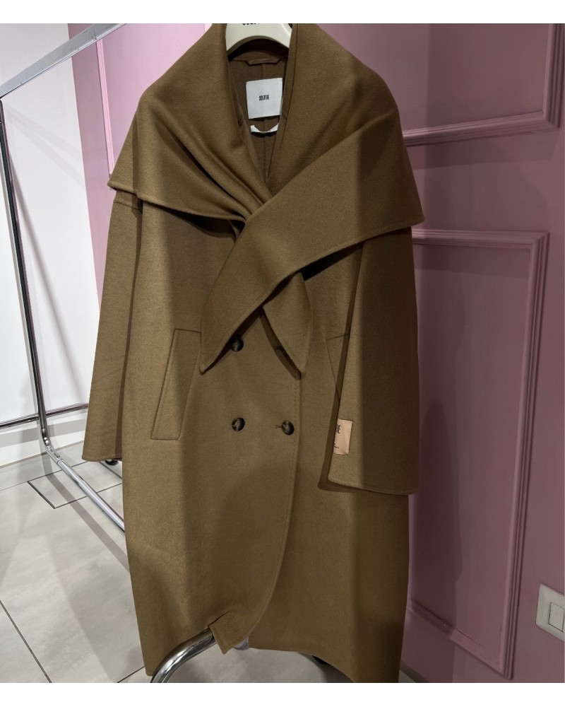 Cappotto doppiopetto con mantella