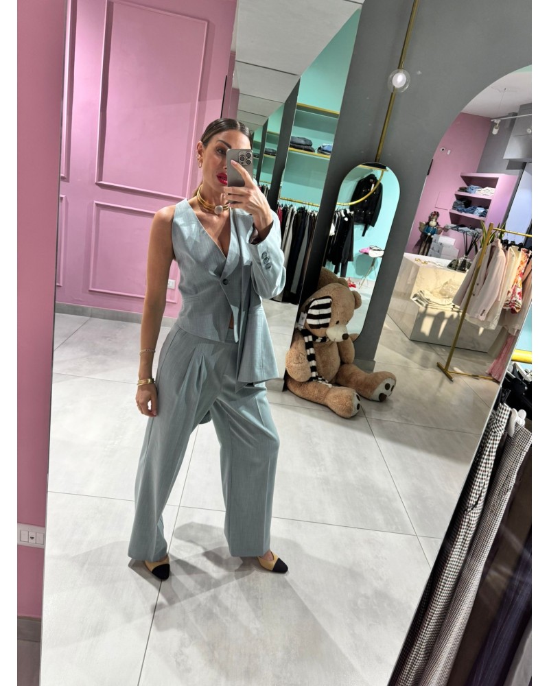 Gilet con scollo posteriore